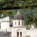 Old Town Garden *